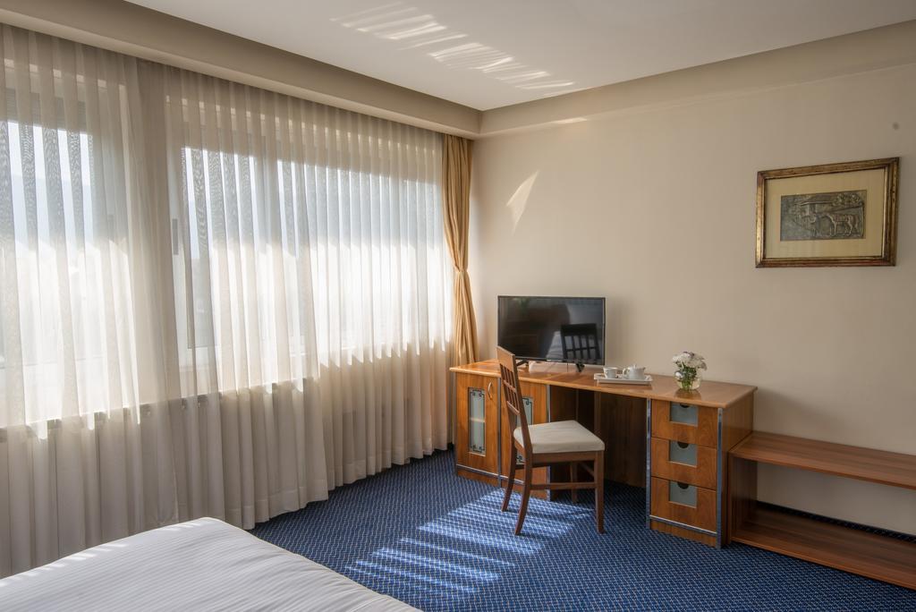 Hotel By Gastroid Іліджа Екстер'єр фото