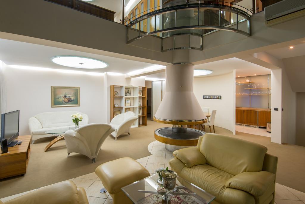 Hotel By Gastroid Іліджа Екстер'єр фото